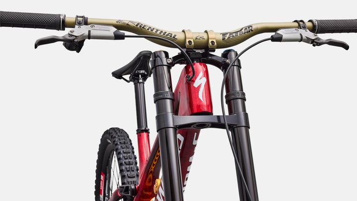 Demo 11 LTD head tube