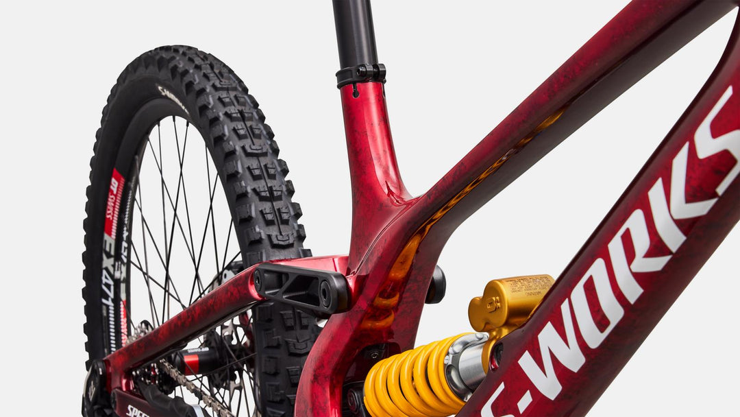 Demo 11 LTD top tube