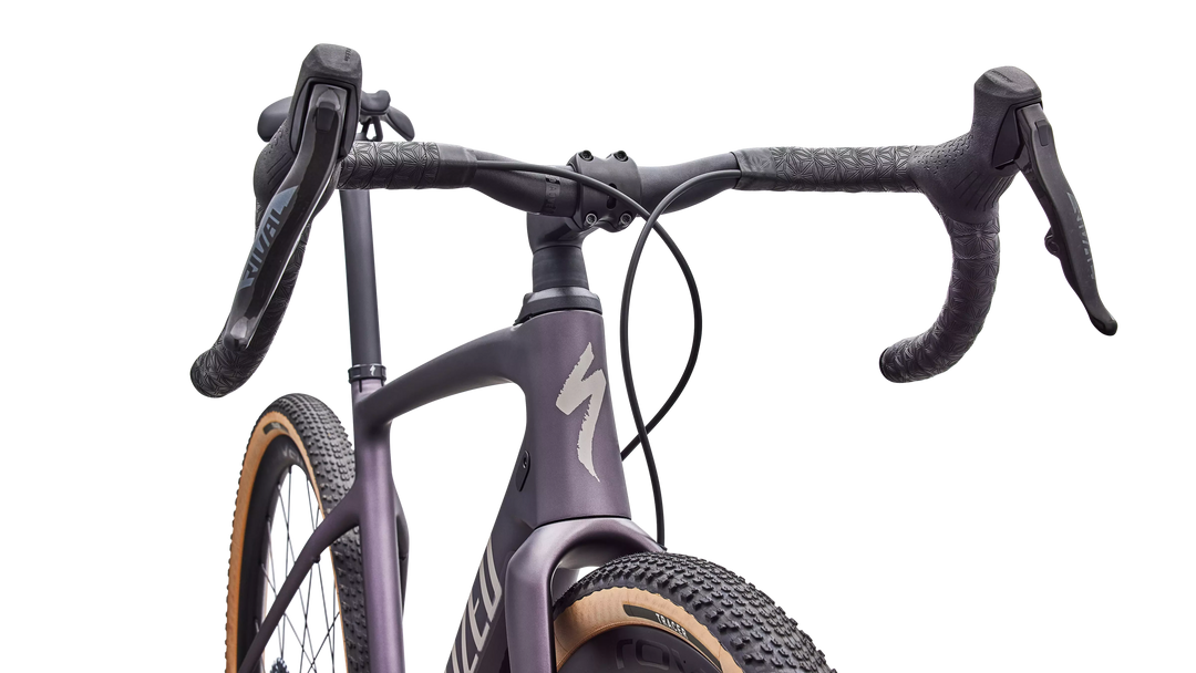 Specialized Diverge 4 Expert gravel bike in Nebula Metallic/Sandstone Metallic, head tube detail