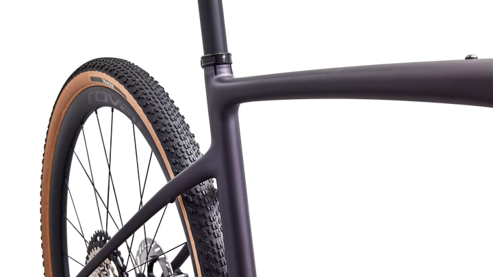 Specialized Diverge 4 Expert Di2 gravel bike in Nebula Metallic/Sandstone Metallic, seatpost and storage detail