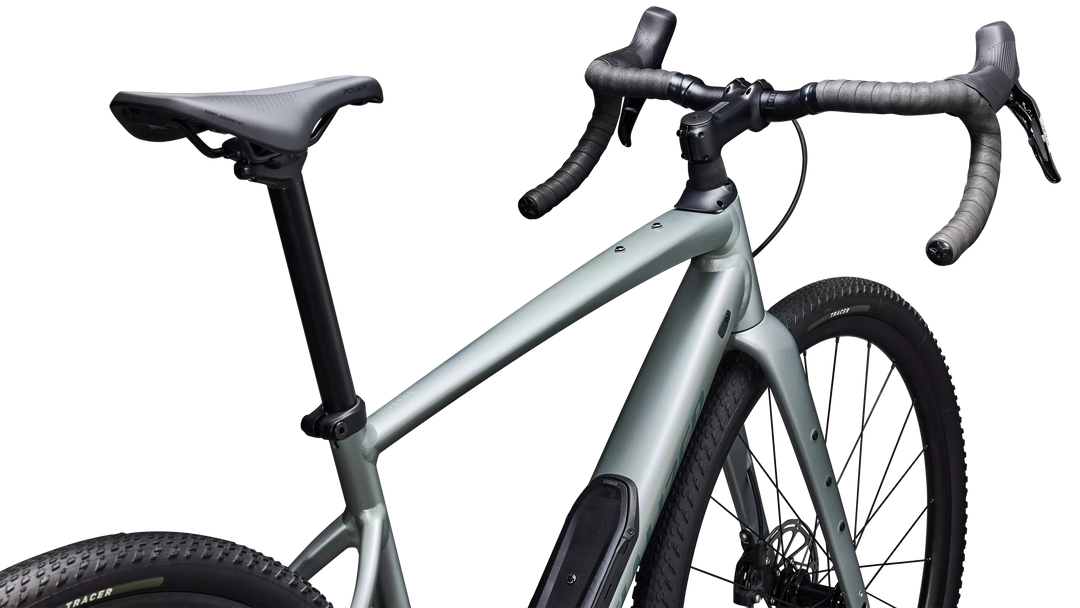 Specialized Diverge 4 Comp Alloy gravel bike in Satin Shadow Silver/Fjord Metallic, cockpit detail