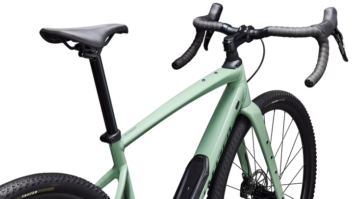 Specialized Diverge 4 Comp Alloy gravel bike in Gloss Pistachio/Emerald Metallic, cockpit detail