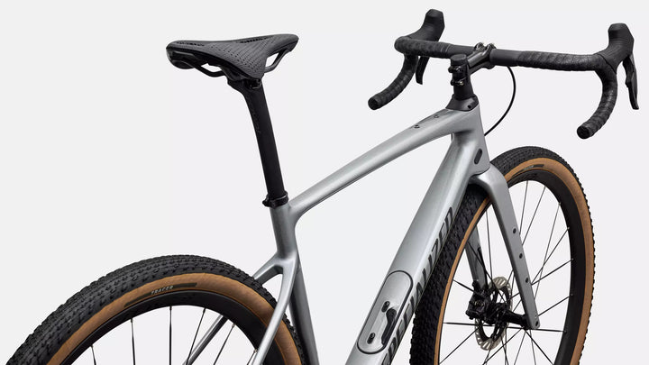 Specialized Diverge 4 Pro LTD gravel bike in Gloss Shadow Silver/Obsidian Metallic, cockpit detail