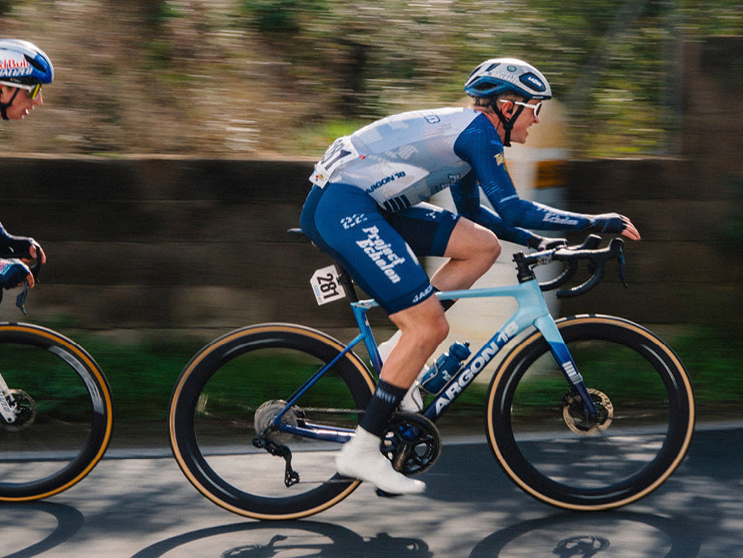 Rider on the Argon 18 Sum on a fast road descent