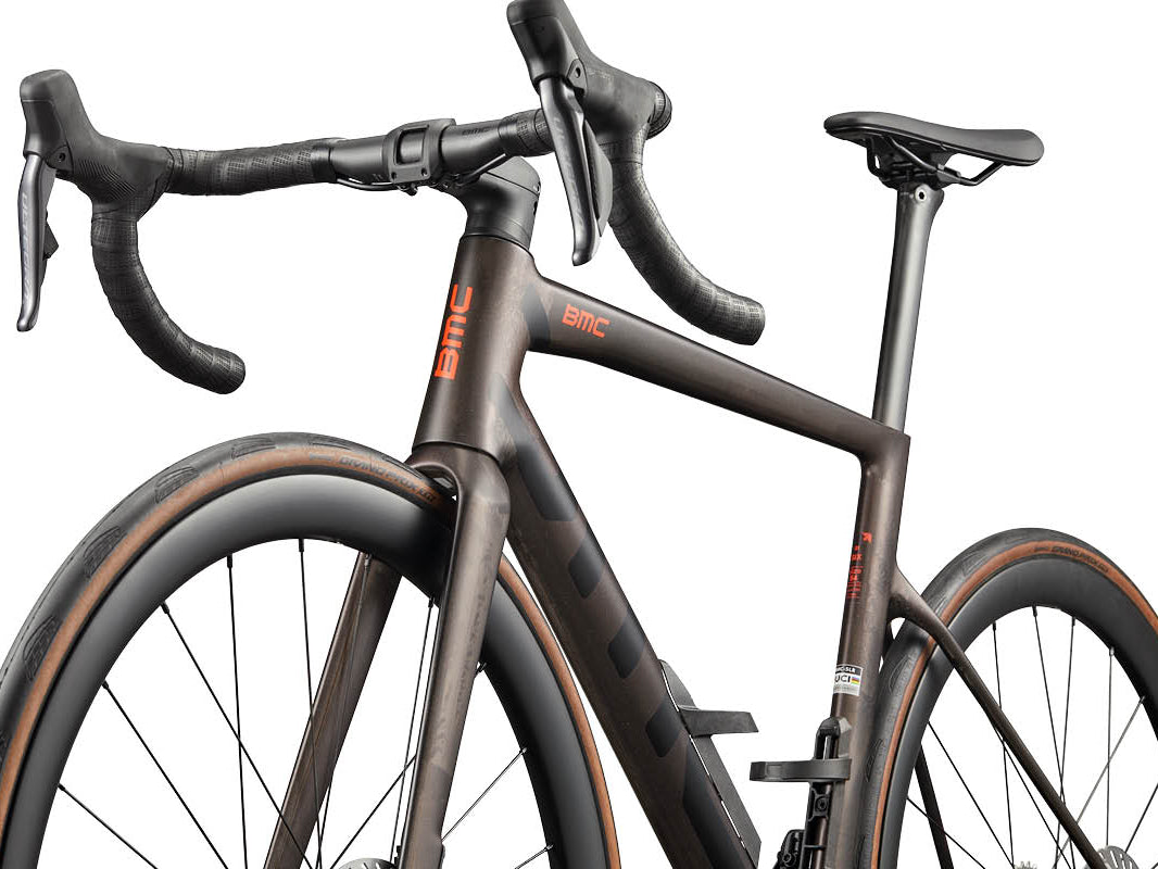 BMC Teammachine SLR 01 SIX – Best-in-class Stiffness to Weight