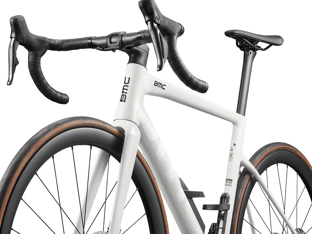 BMC Teammachine SLR 01 SIX – Best-in-class Stiffness to Weight