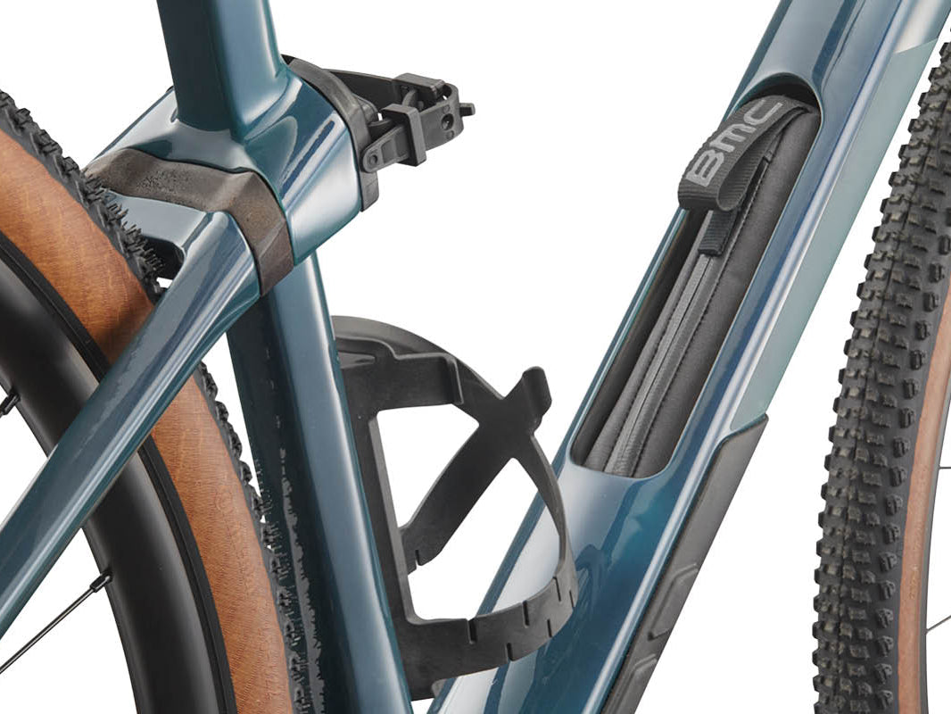 BMC URS 01 LT down tube storage