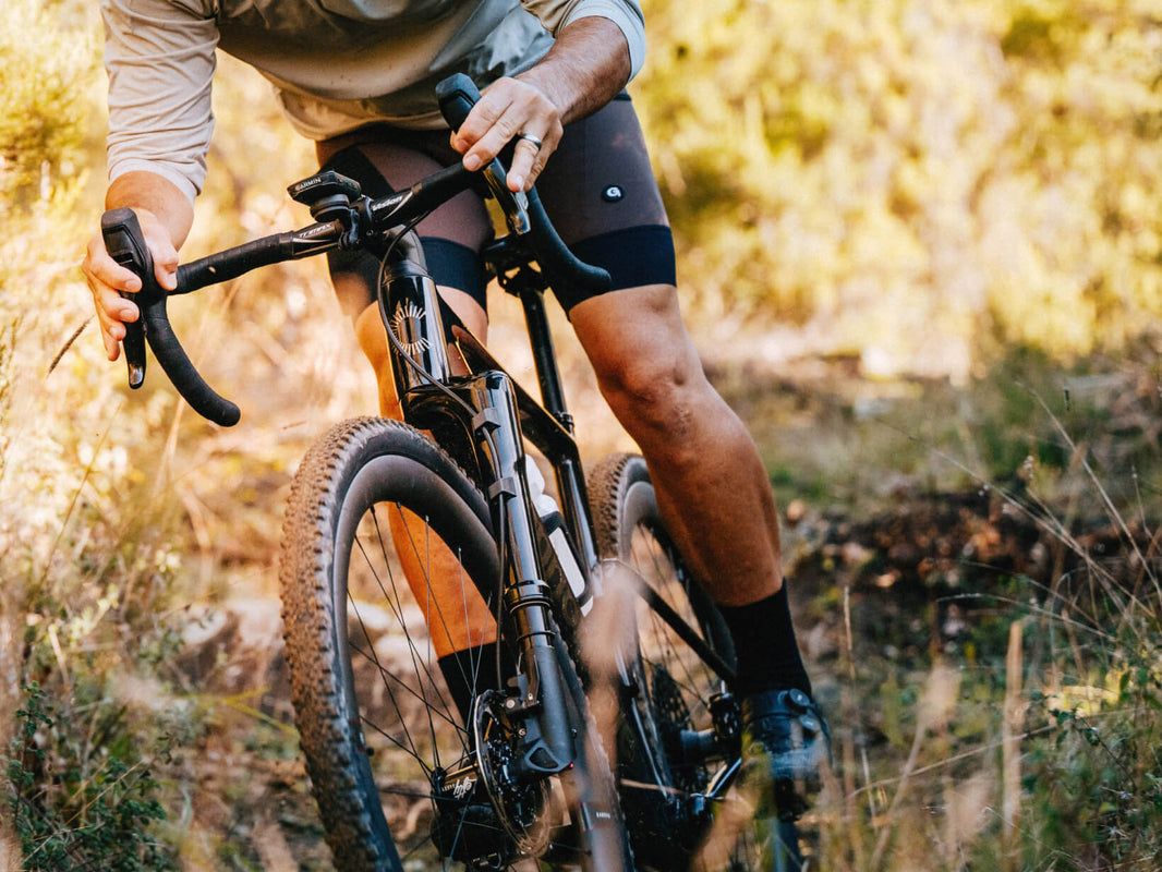 Rider on a Cannondale Topstone Carbon on a rough gravel track