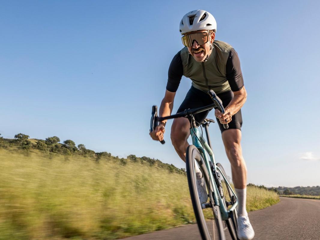 Rider on a Specialized Roubaix SL8 – aero and lightweight