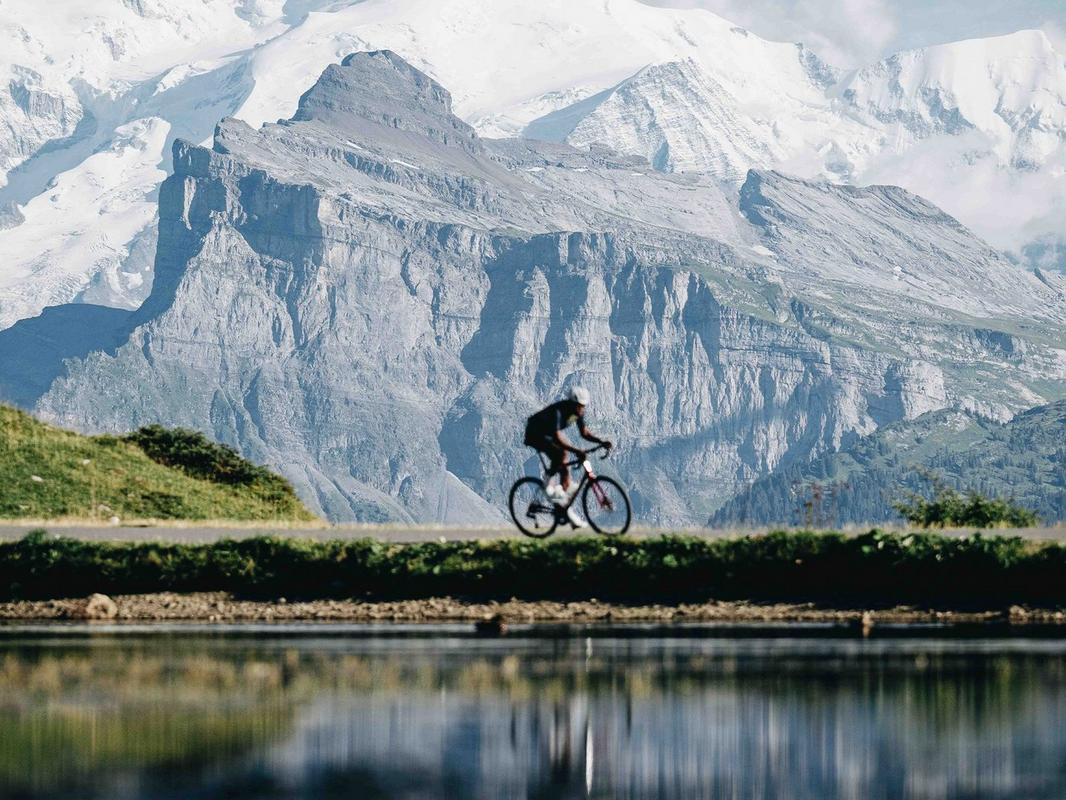 Rider on a Specialized Aethos 2 in the mountains
