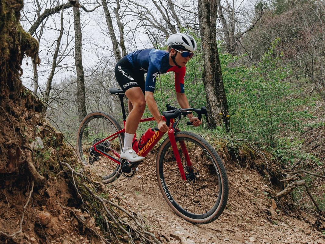 Rider descending rough terrain on a Specialized Diverge 4