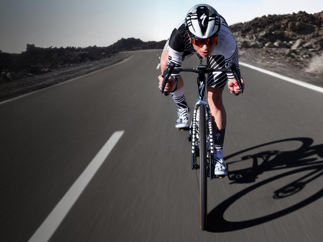 Rider sprinting on a Specialized Tarmac SL9 – aero where it matters