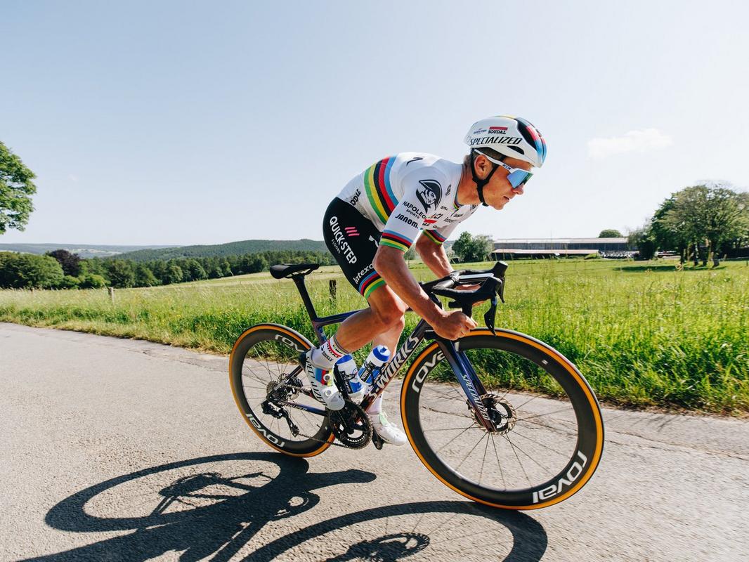 Pro rider on a Specialized Tarmac SL8 – made in racing