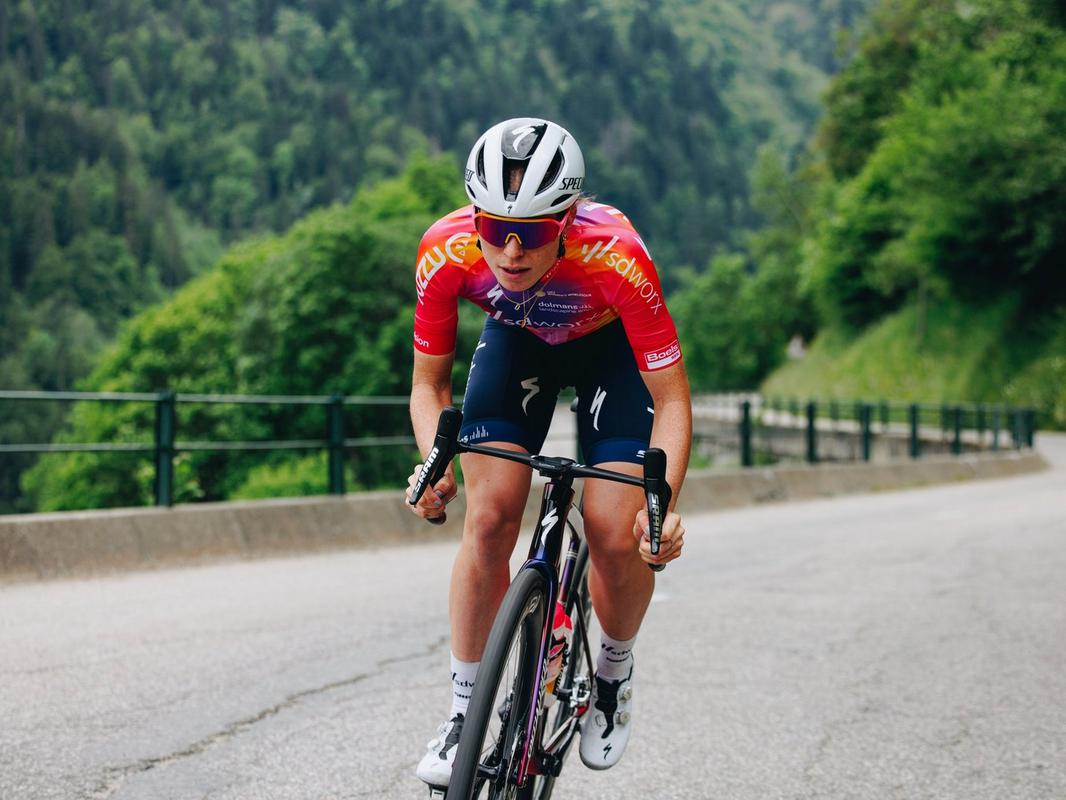 Rider descending on a Specialized Tarmac SL8