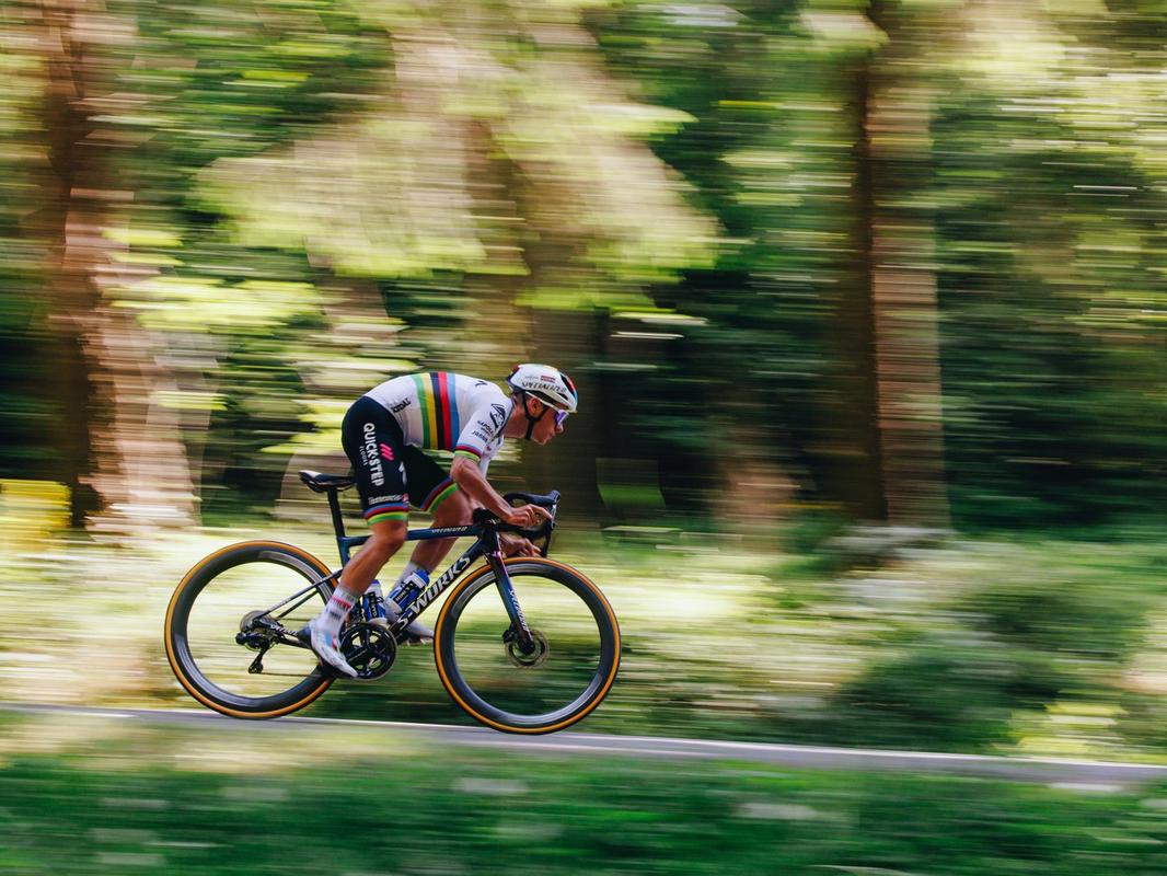 Specialized Tarmac SL8 at speed – minimum weight, maximum aero